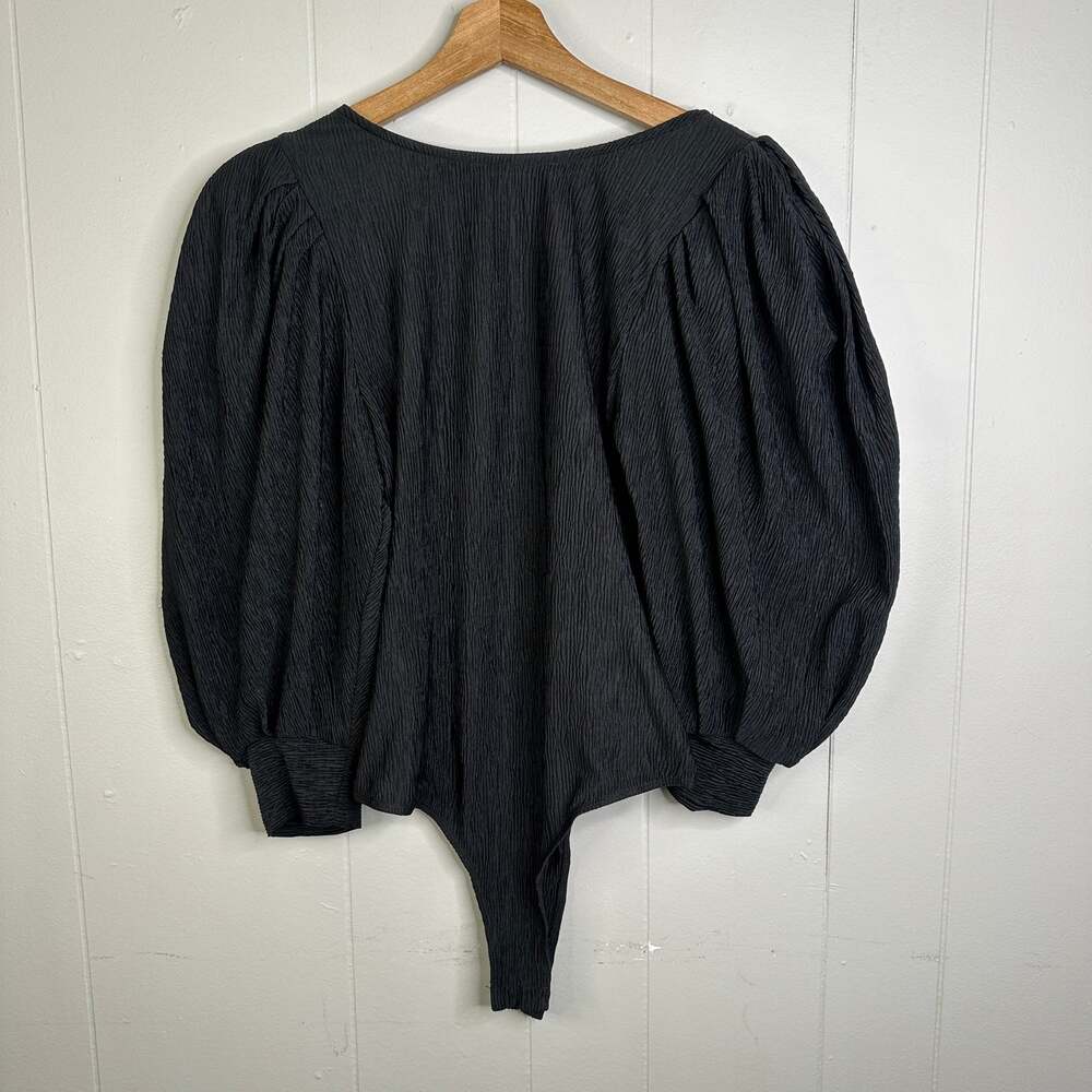 ASTR the Label Womens Small Black Crinkle Bodysuit Balloon Sleeve Scoop Back Top